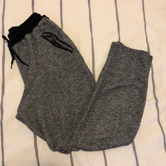 Active USA Pants - Active Gray & Black Cropped Sweatpants
